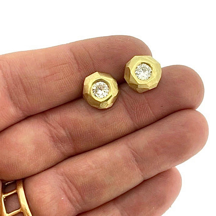 Moissanite Chiseled stud earrings - 14k gold