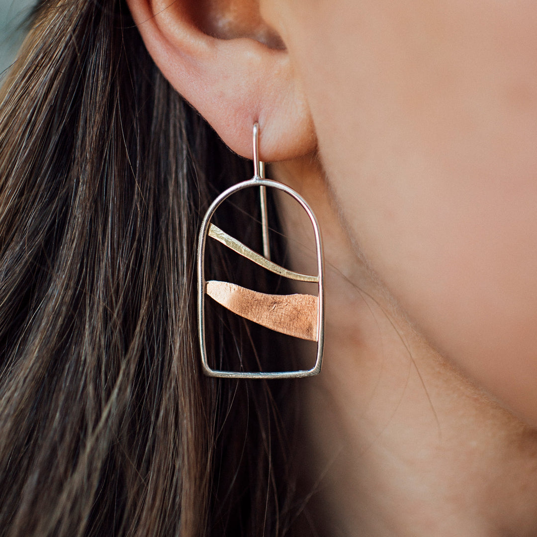 Horizon Line Arch Earrings