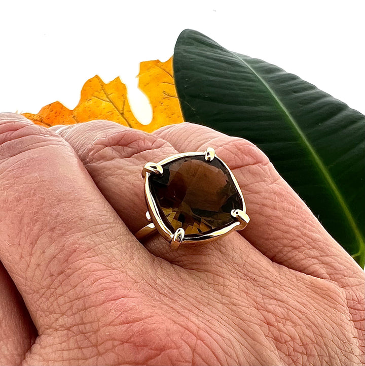 Smoky Quartz & Yellow Gold - Collet Ring