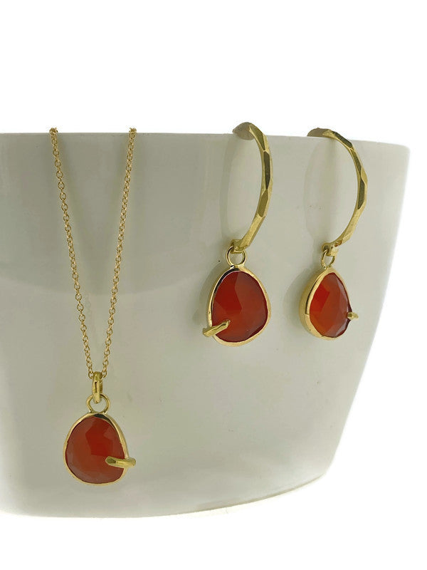 18k gold and Carnelian Pendant and hoop earrings