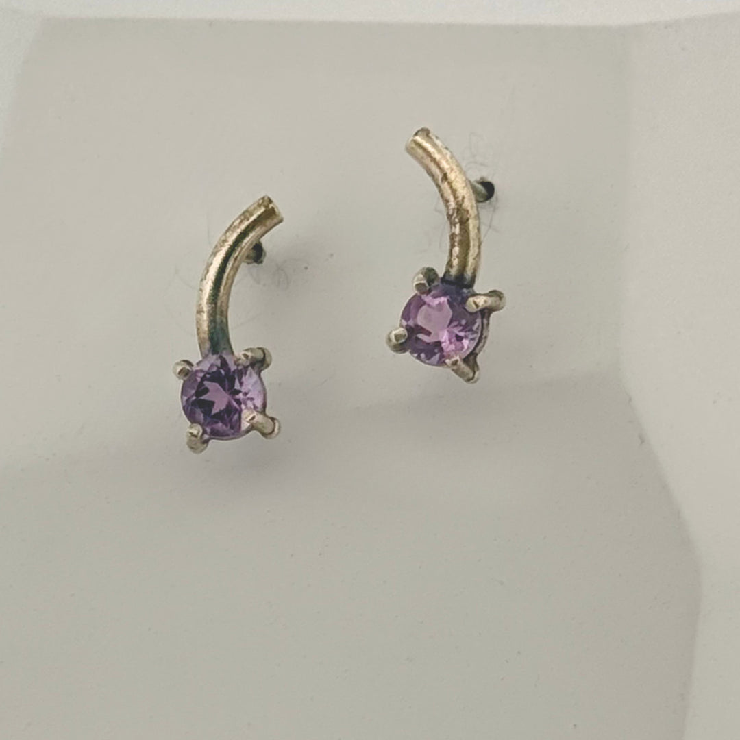 Curved Bar with Amethyst Stud