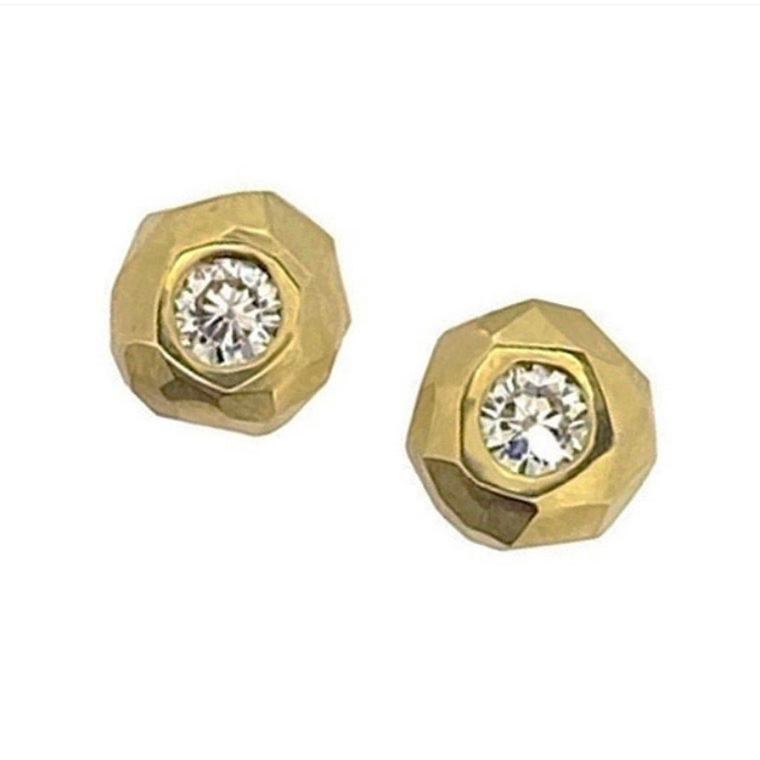 Moissanite Chiseled stud earrings - 14k gold