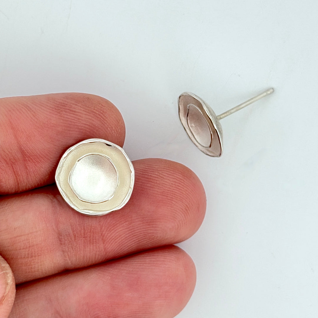 Oyster Dishy Stud Earring
