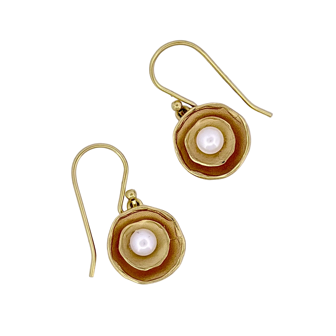 Oyster Dishy Earrings with White Pearls