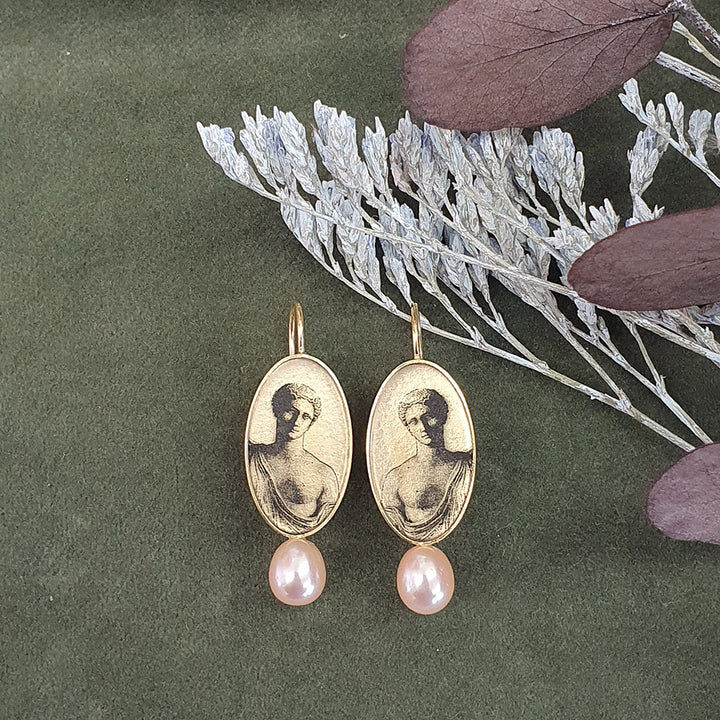 Aphrodite Pearlhanger Earrings