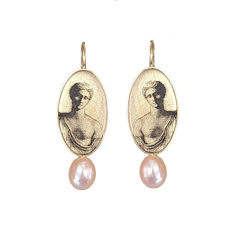 Aphrodite Pearlhanger Earrings